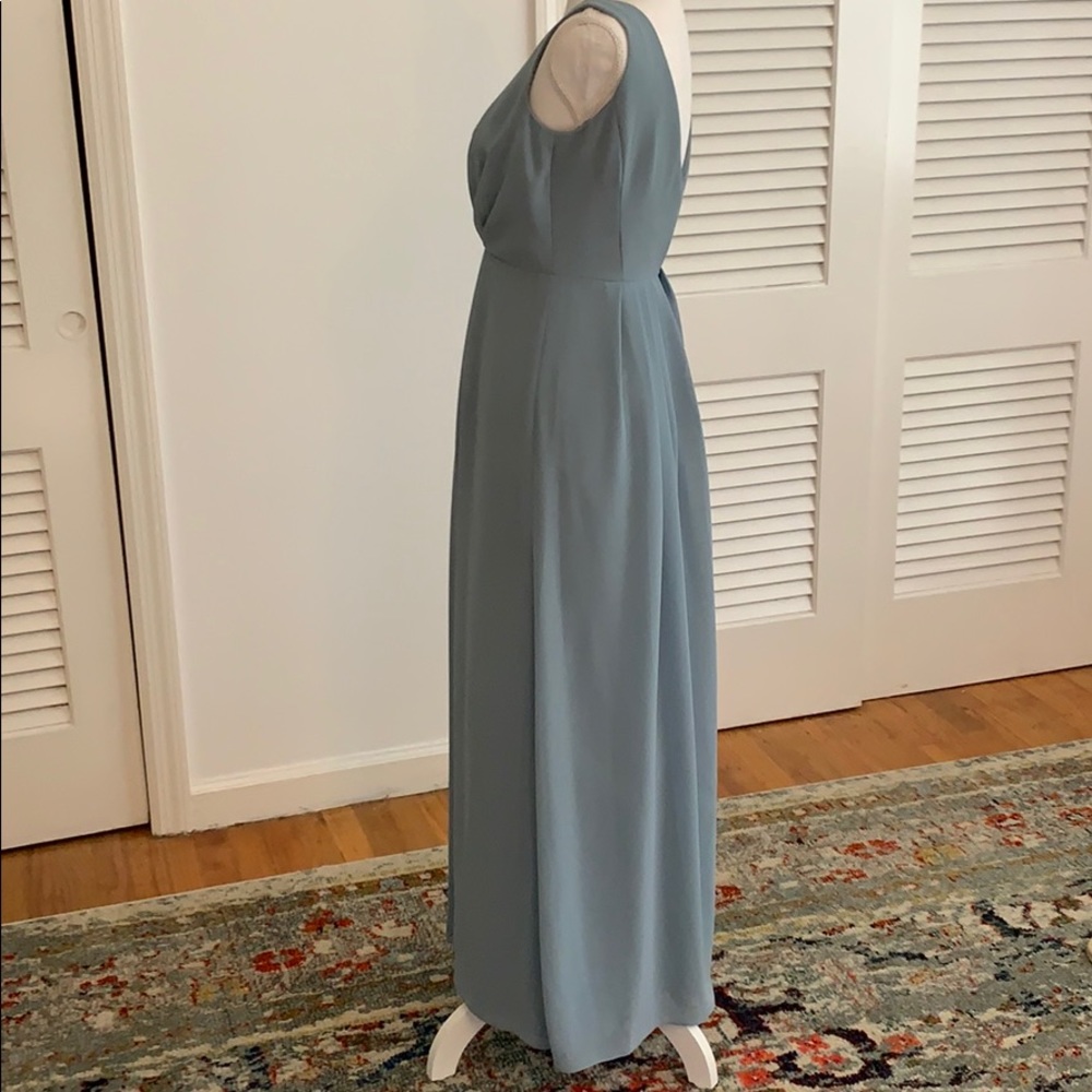 Formal dress - Picture 4 of 8